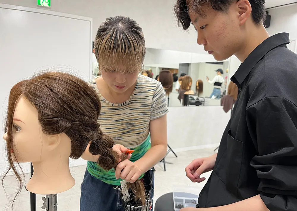 カット実習・デビュー準備