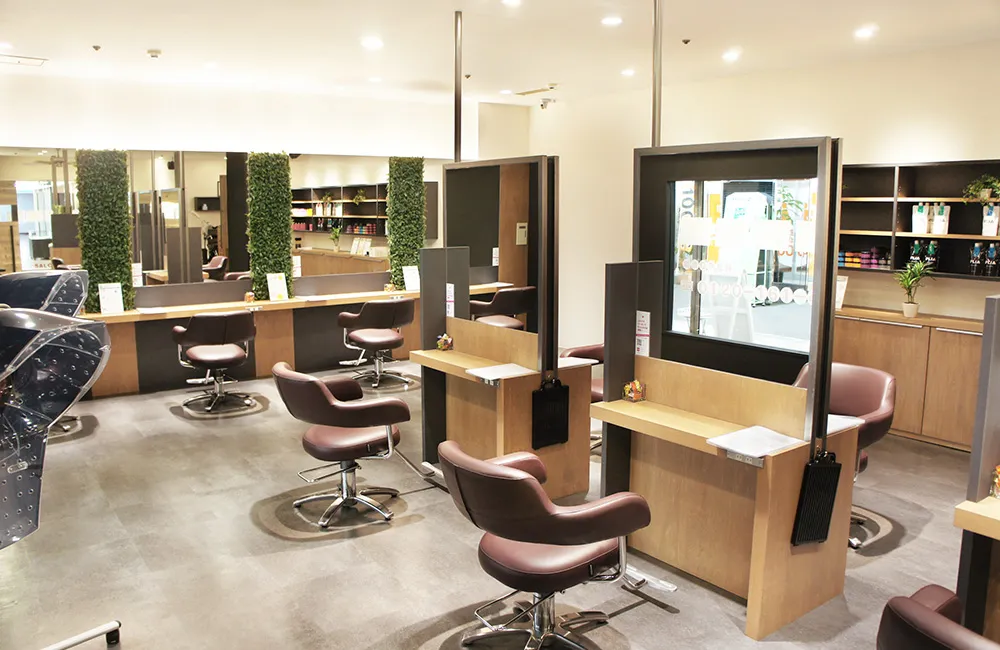 美容室SALONS JR高槻駅前店