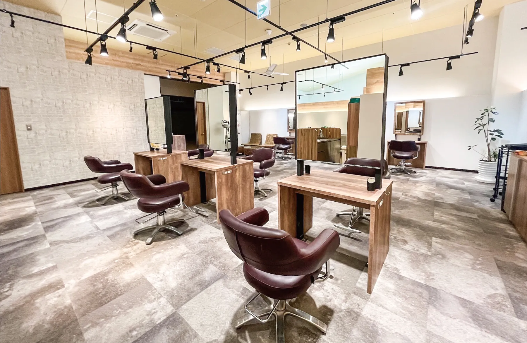美容室SALONS 福岡イオン小郡店