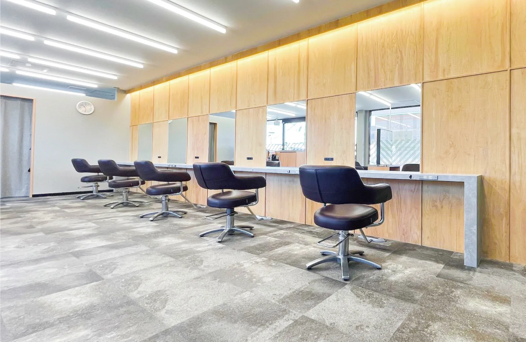 美容室SALONS 鳥栖蔵上店
