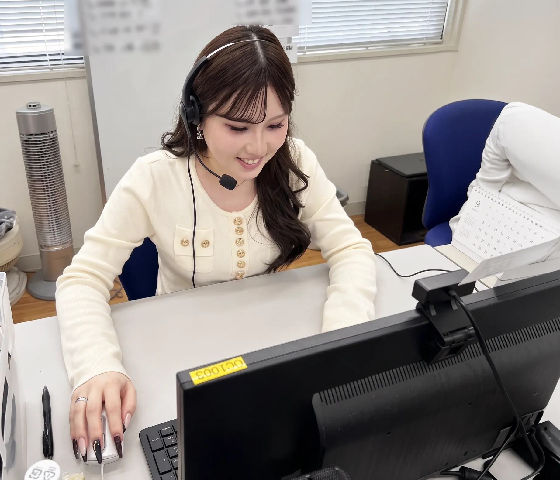 データ入力中の三力谷さん